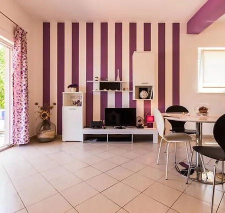 Apartamento Nenich Aves *