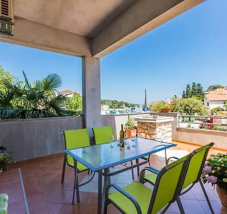 Apartment Nenich Aves