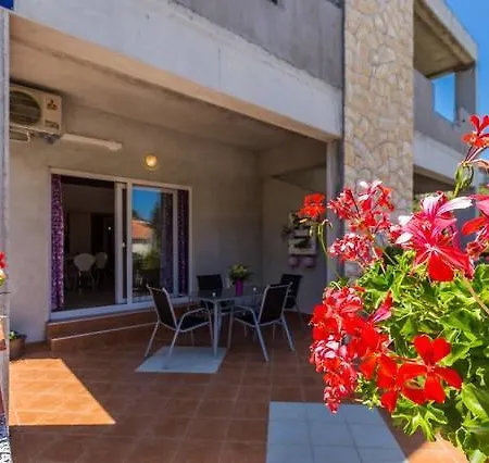 Apartment Nenich Aves Žman