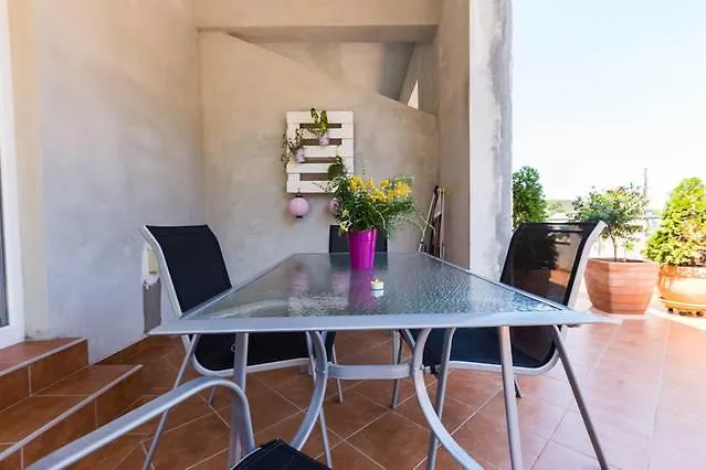 Apartament Nenich Aves