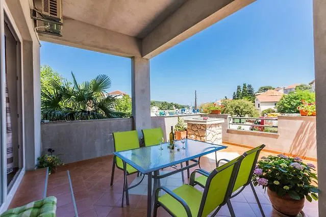 Apartament Nenich Aves